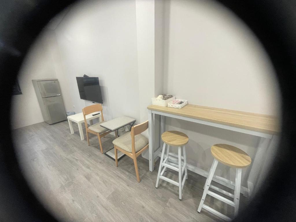 TV a/nebo společenská místnost v ubytování 黎明背包客棧Sunrise Backpackers Hostel