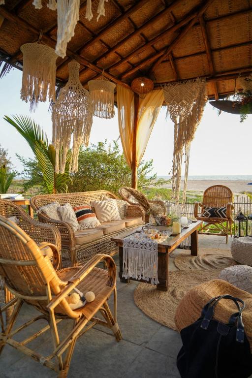 Posezení v ubytování Villa Fiesta - Beachfront Getaway