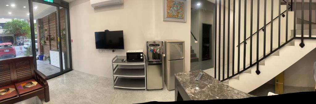TV a/nebo společenská místnost v ubytování 黎明背包客棧Sunrise Backpackers Hostel