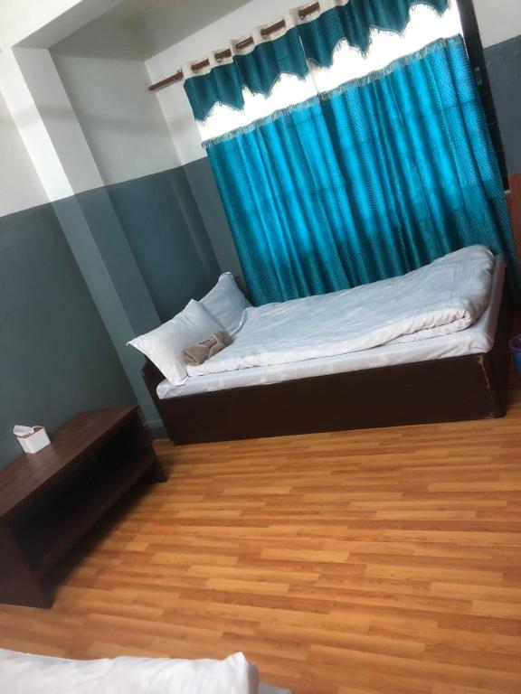 Postel nebo postele na pokoji v ubytování HOTEL TRILOK