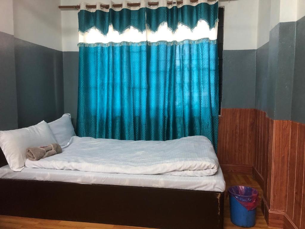 Postel nebo postele na pokoji v ubytování HOTEL TRILOK