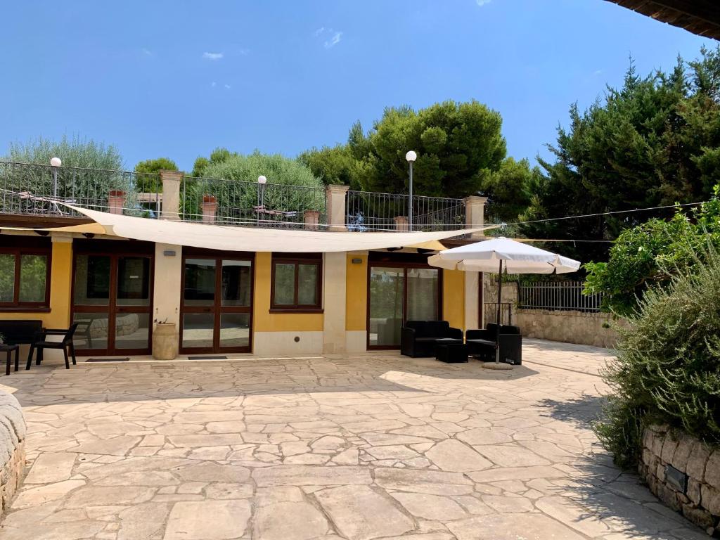 A patio or other outdoor area at Il Calesse - Noto
