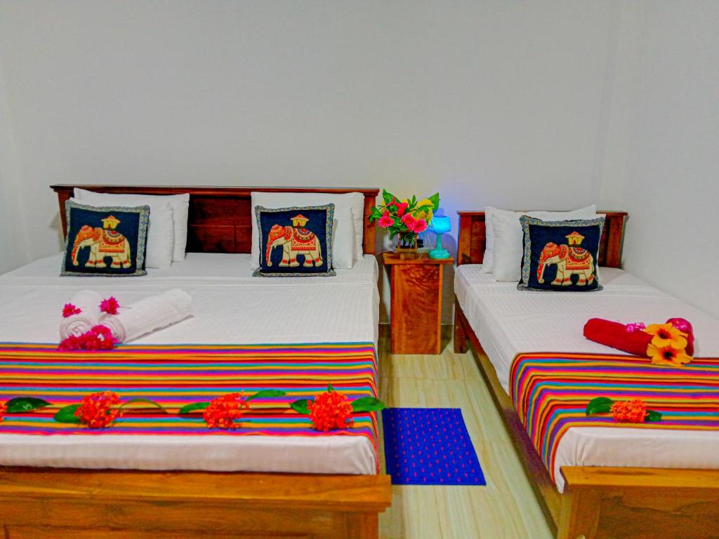 Postel nebo postele na pokoji v ubytování Gimhana Homestay
