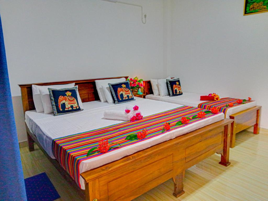 Postel nebo postele na pokoji v ubytování Gimhana Homestay
