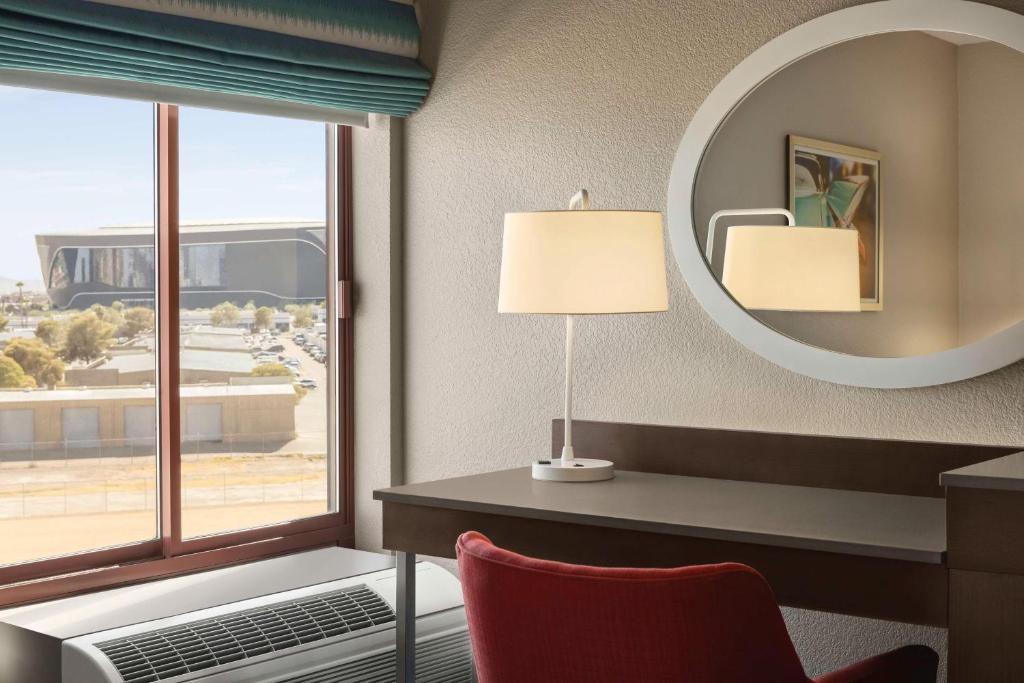 Hampton Inn Tropicana - 