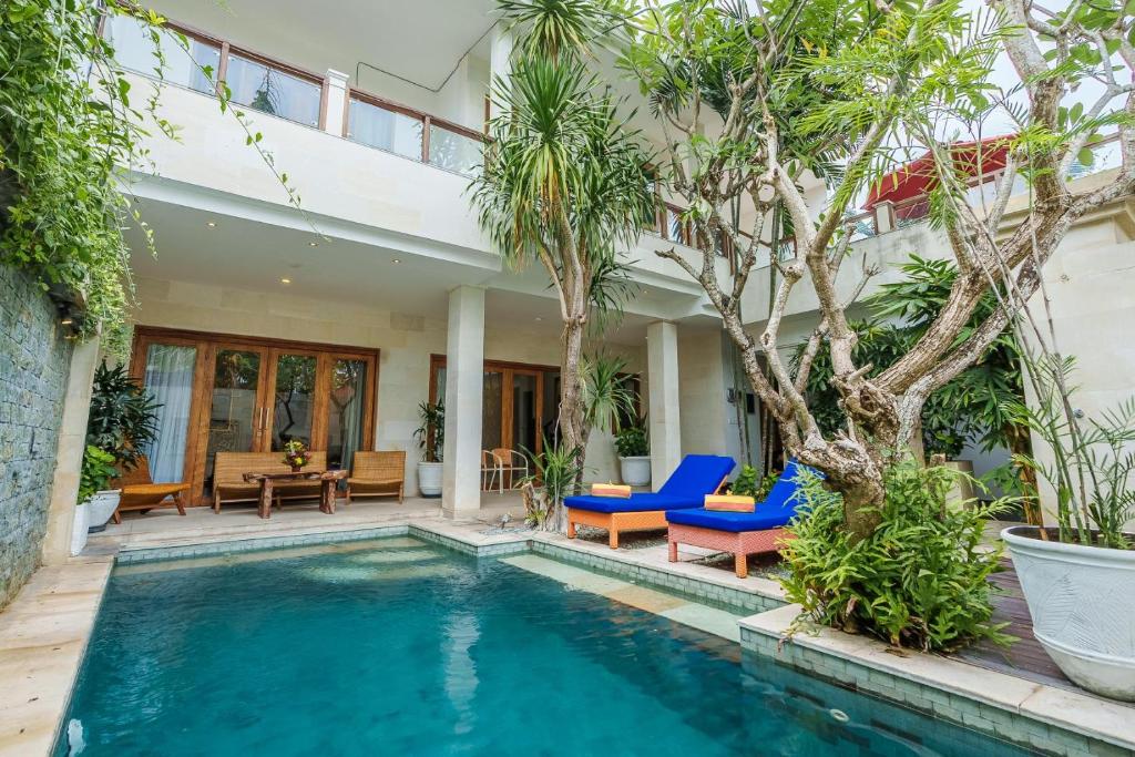 Bazén v ubytování Villa Orange 2BR Seminyak by Exotic Bali Properties nebo v jeho okolí