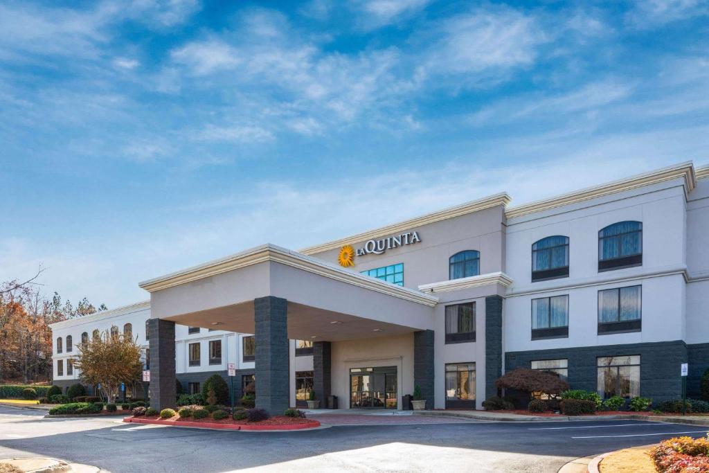 a rendering of a jumeirah hotel at La Quinta by Wyndham Kennesaw in Kennesaw