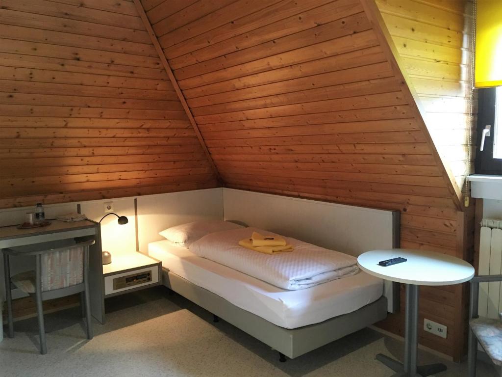 Gästehaus an der Rheinbrücke - Single Room With Bath