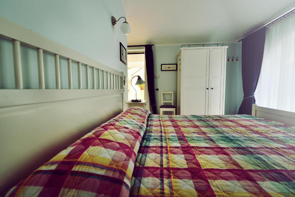 a bedroom with a bed with a colorful blanket at Corte Pattana in Pietrasanta