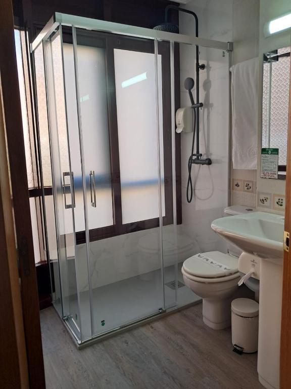 Koupelna v ubytování Hotel Carbayon