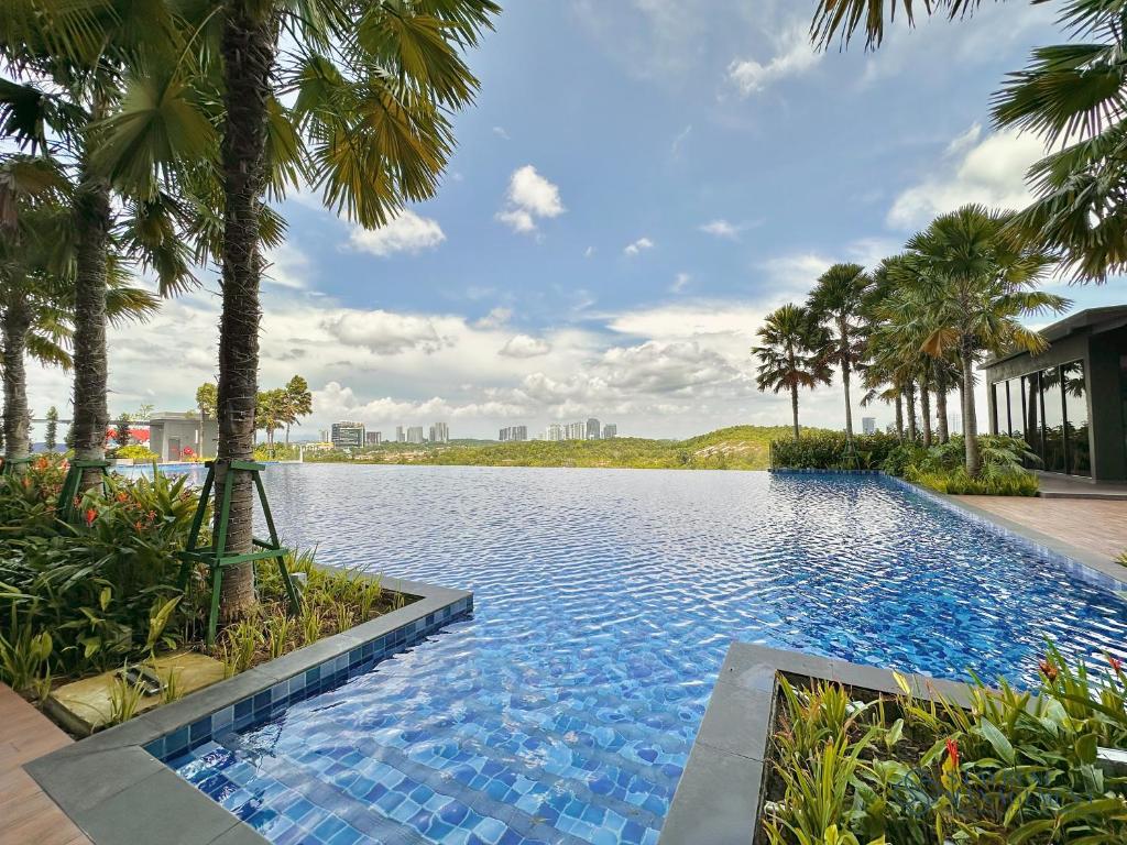 Bazén v ubytování Sunway GRID Residence SunwayXpark BigBox By Stayrene nebo v jeho okolí