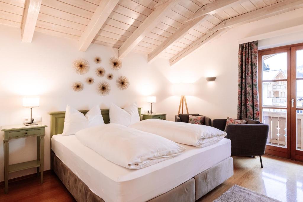 Postel nebo postele na pokoji v ubytování Hubertus Boutiquehotel Filzmoos