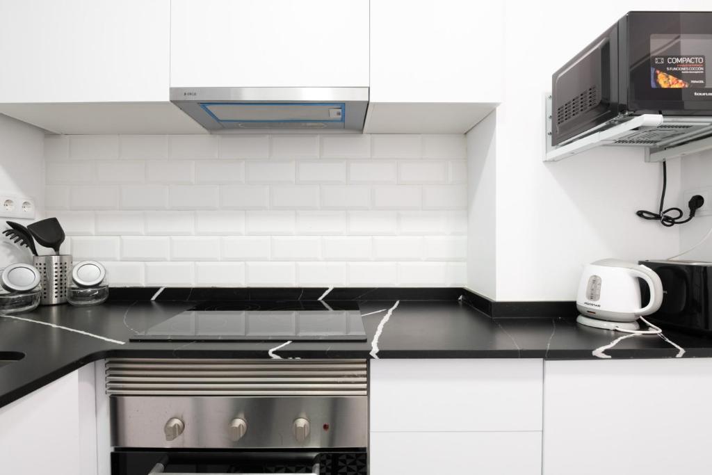 Kuchyňa alebo kuchynka v ubytovaní Apartamento NUEVO con encanto en SAGRADA FAMILIA