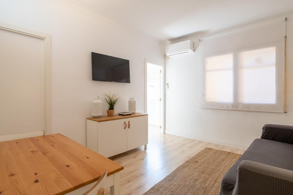 Televízia a/alebo spoločenská miestnosť v ubytovaní Apartamento NUEVO con encanto en SAGRADA FAMILIA