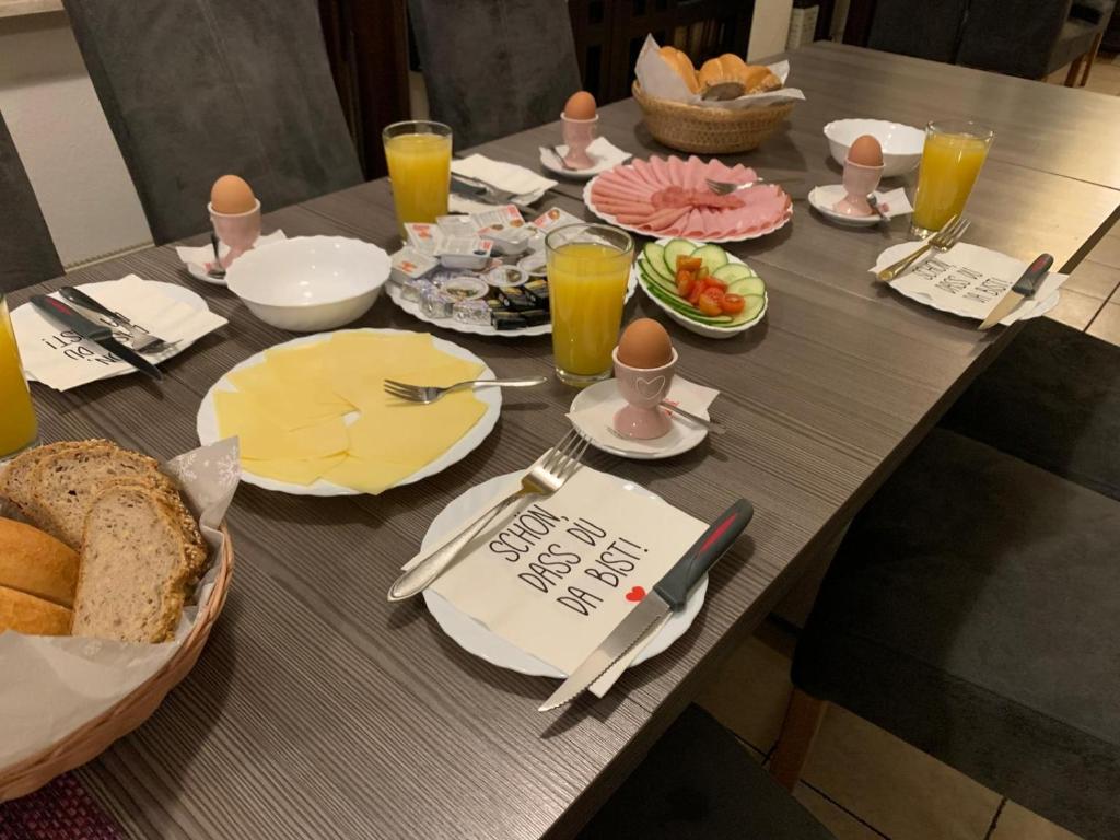 Jídlo v penzionu – hostince nebo okolí