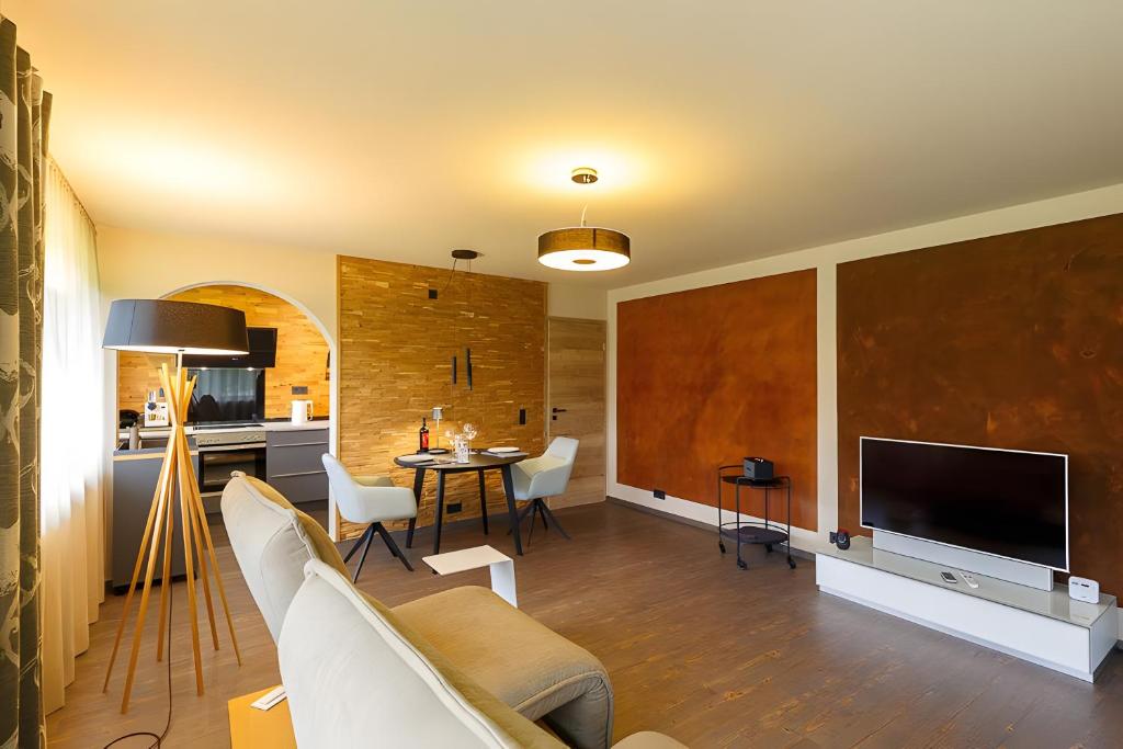 TV a/nebo společenská místnost v ubytování Chalet-Sonnengarten