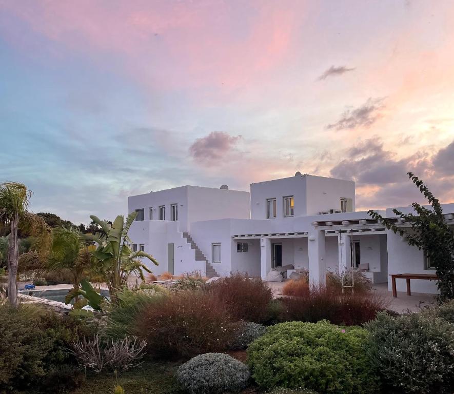 Zahrada ubytování Villa KLAR, on the Outskirts of Naousa , Paros