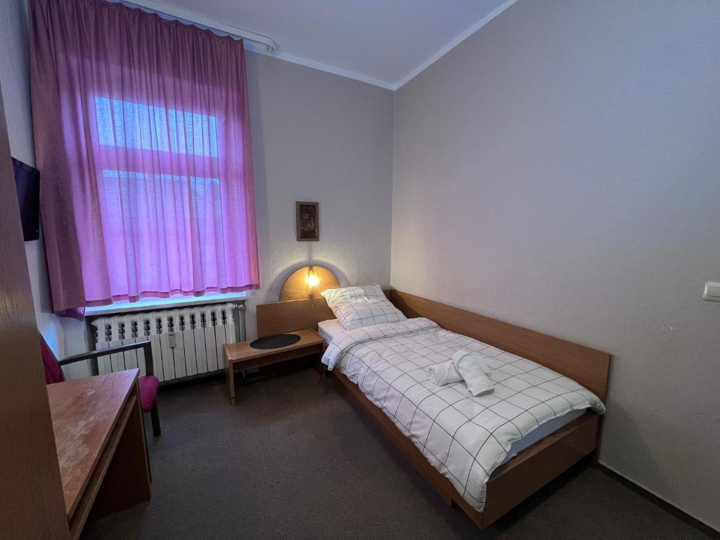Postel nebo postele na pokoji v ubytování Hotel Doko Gardelegen