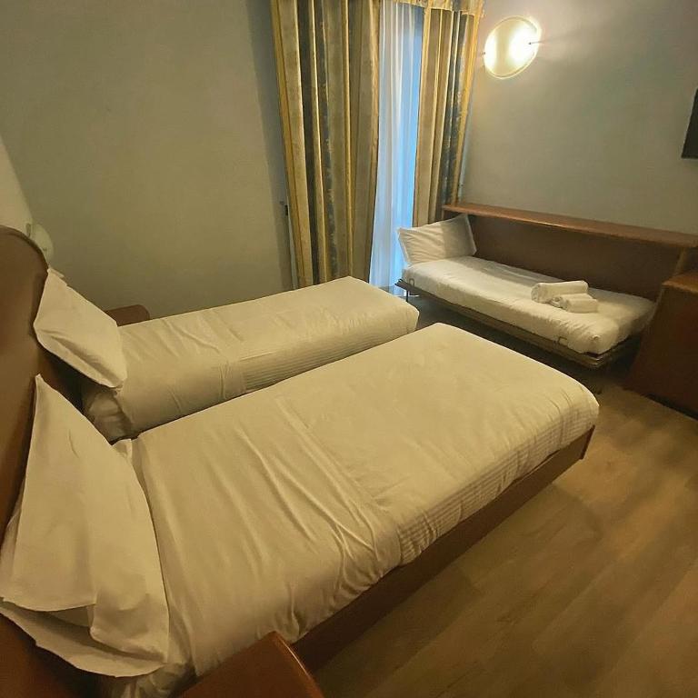 Postel nebo postele na pokoji v ubytování Hotel Europa Milano