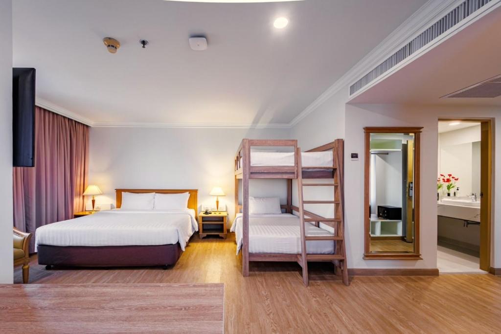 
Deluxe Family Bunk Bed
