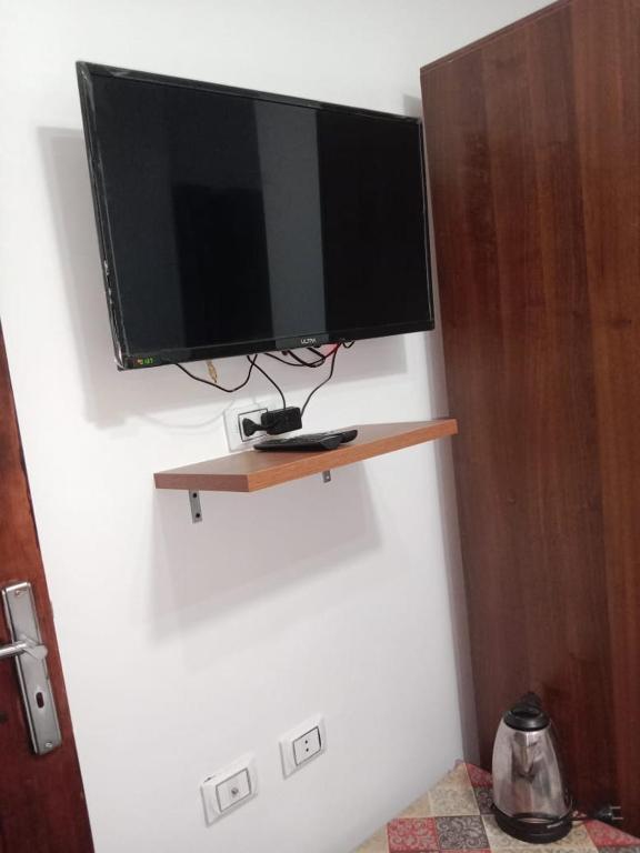 TV a/nebo společenská místnost v ubytování Abo Stait - Pyramid View Homestay