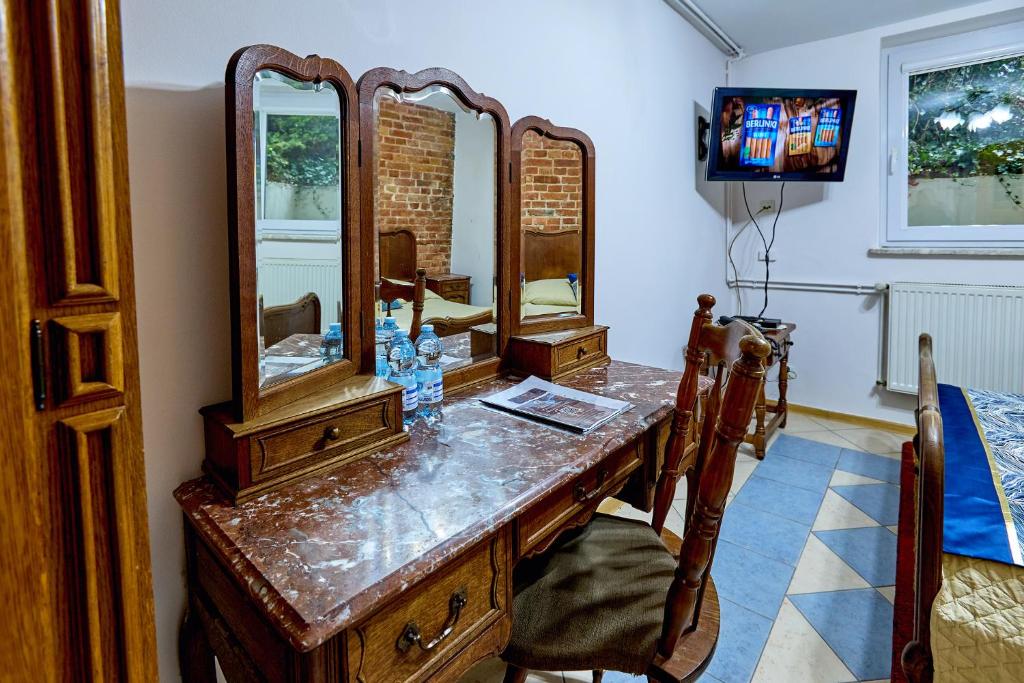 Usługi Hotelowe 17 Zwiedzanie Muzeum Kresów Gratis - Chambre Simple