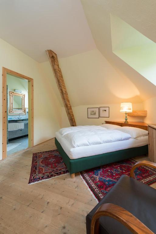 Postel nebo postele na pokoji v ubytování Gasthof Kohlern 1130 m