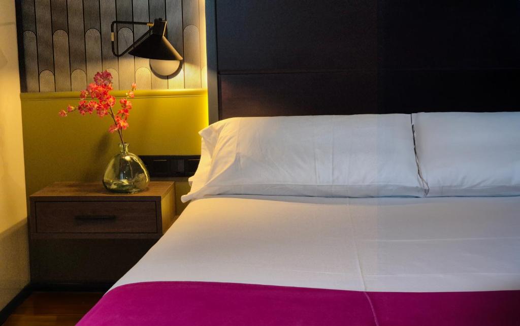 Cama o camas de una habitación en Vértice Sevilla Aljarafe
