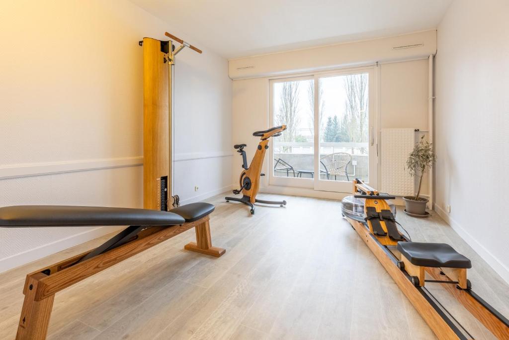 Fitness centrum a/nebo fitness zařízení v ubytování Brit Hotel Le Parc Vichy