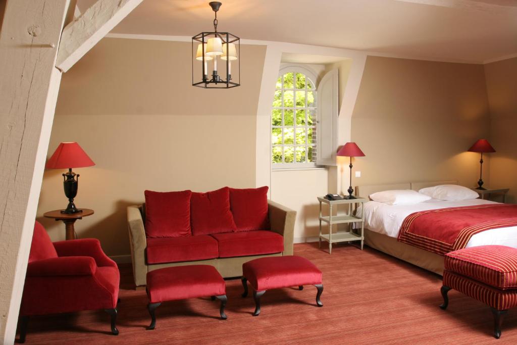 Postel nebo postele na pokoji v ubytování Château d'Augerville Golf & Spa Resort