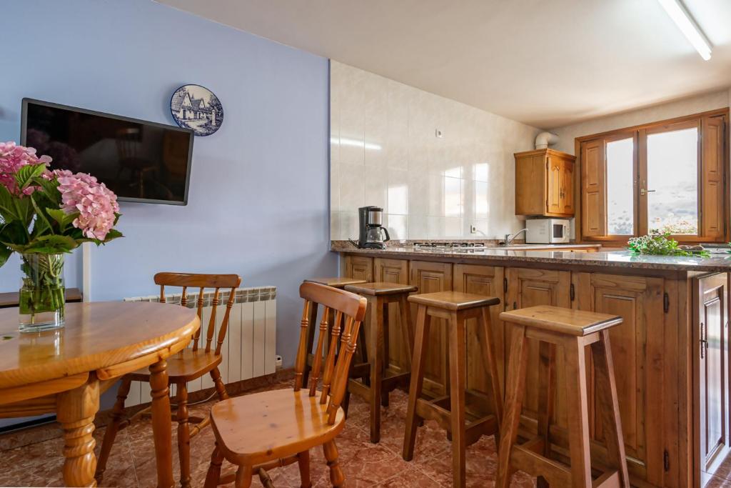 a kitchen with a table and some chairs and a counter at Vidª Vac Honorato 2 in Santa Eulalia