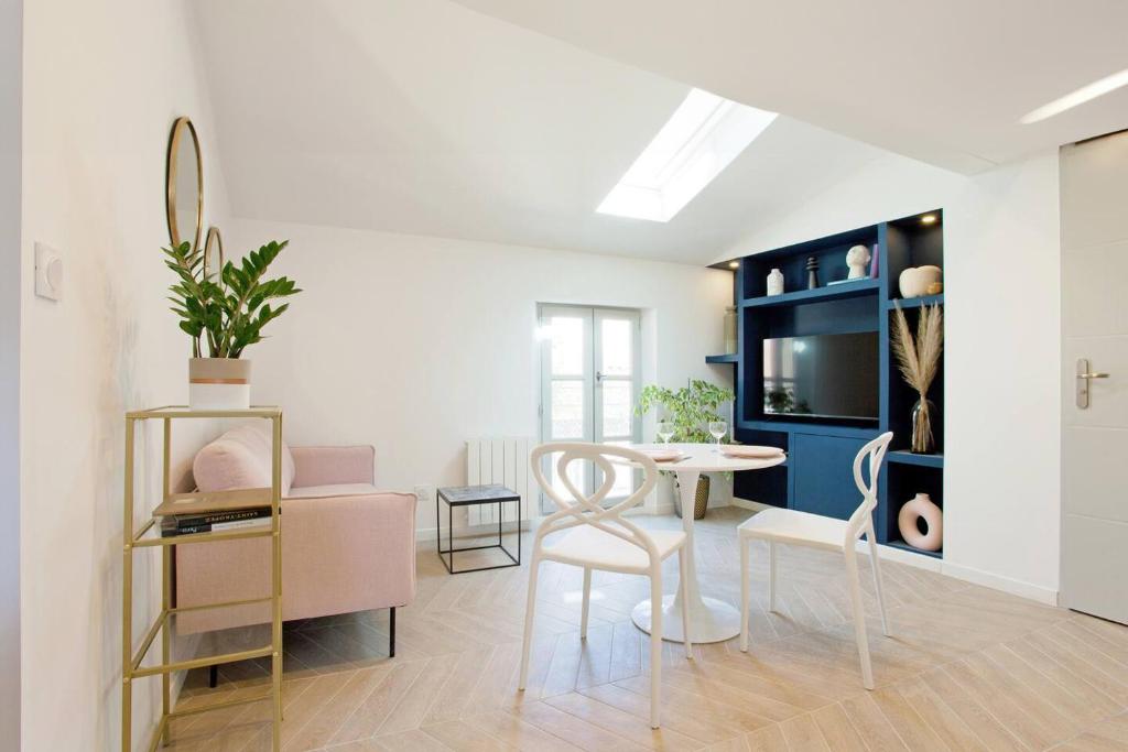 Photo de la galerie de l'établissement Hébergements modernes & cosy à Arles T3 et T2 élégants, à Arles