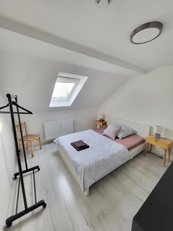 Postel nebo postele na pokoji v ubytování M I S T E R B A L E S Ferienwohnung Zittau Bahnhofsnähe