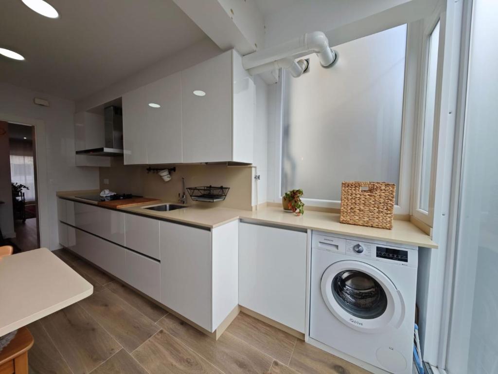 Kuchyň nebo kuchyňský kout v ubytování Tomás Paredes, Vigo, 3 habitaciones