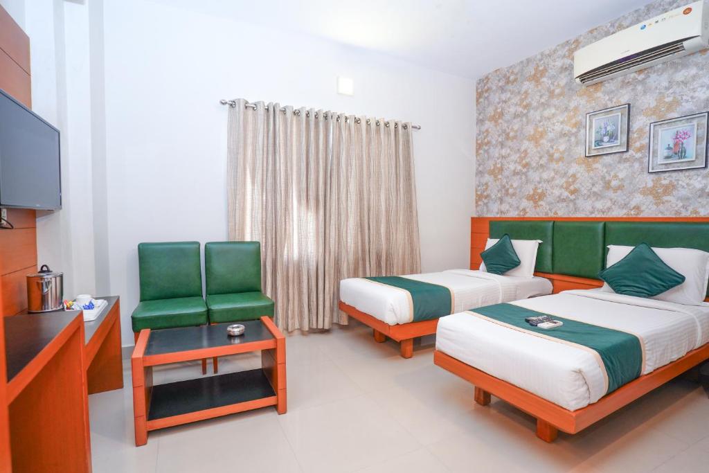 Postel nebo postele na pokoji v ubytování Zaith Residency Near US Consulate & Apollo hospitals
