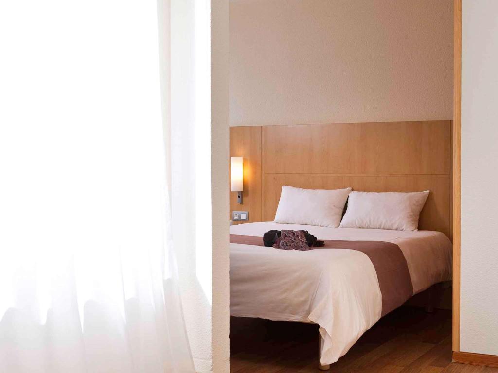 Postel nebo postele na pokoji v ubytování ibis Hotel Brussels Expo Atomium