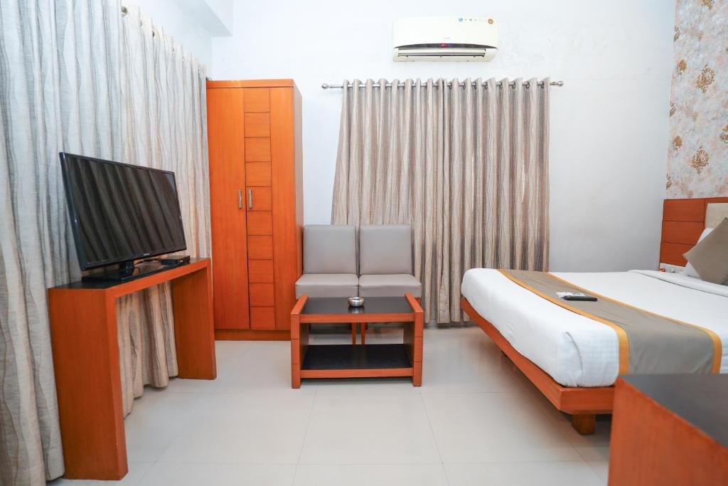 Postel nebo postele na pokoji v ubytování Zaith Residency Near US Consulate & Apollo hospitals