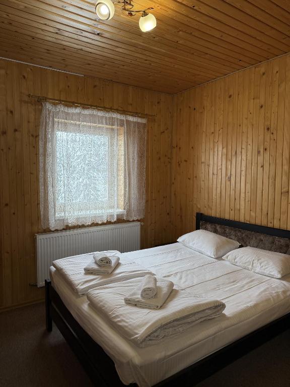 Postel nebo postele na pokoji v ubytování Маріна Драгобрат