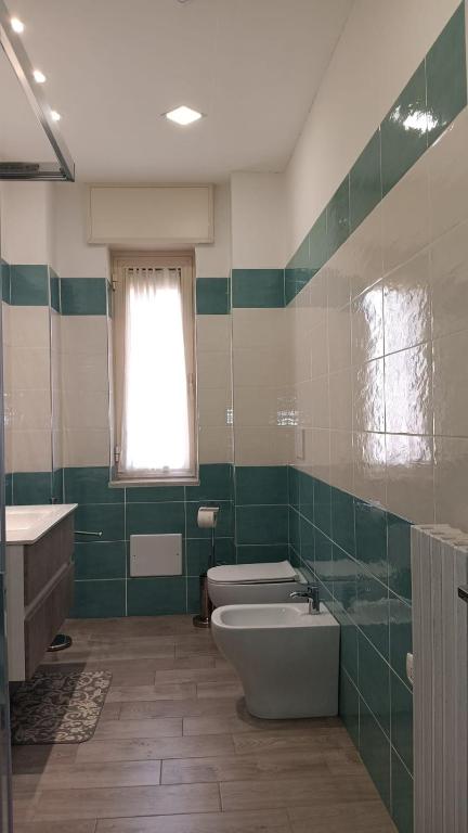 A bathroom at Renovated Loft with Vesuvio view terrace