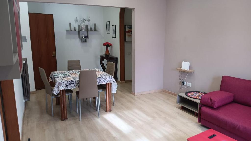 A seating area at Renovated Loft with Vesuvio view terrace