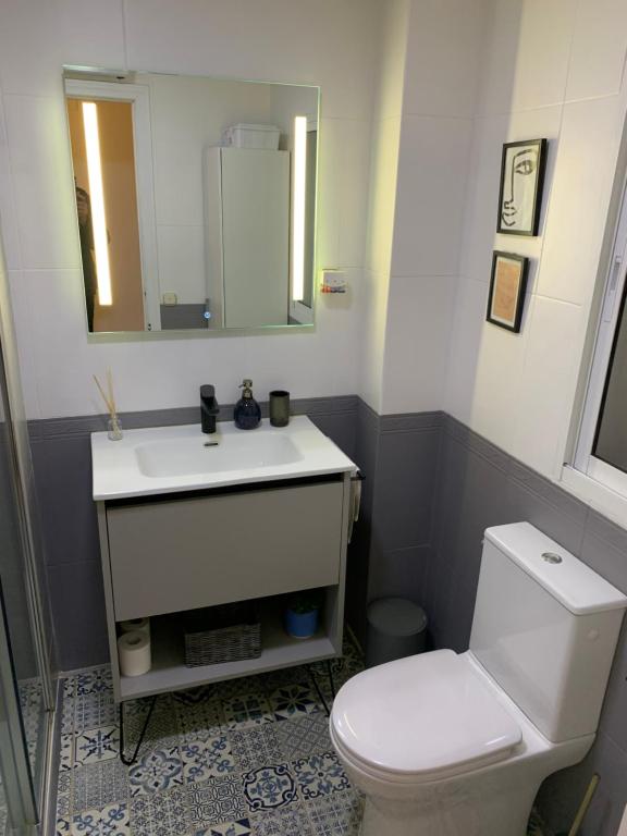 Koupelna v ubytování acogedor apartamento 2 dormitorios