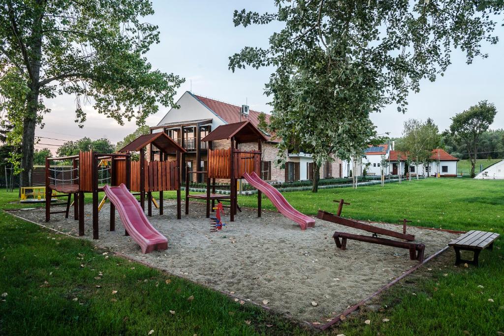 Herní místnost nebo prostor pro děti v ubytování Levendula Hotel