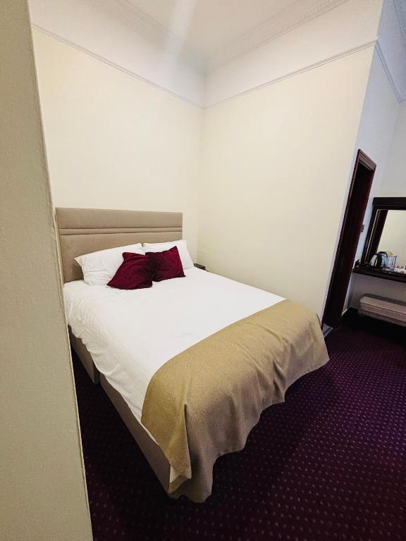 Cama ou camas em um quarto em O'Donoghue's