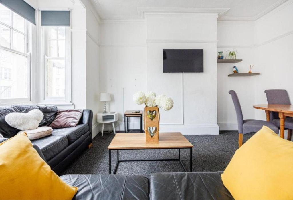 a living room with a couch and a table at Bright & Sunny 2BR Near Westcliff Beach & High St by Everhome Ltd in Southend-on-Sea
