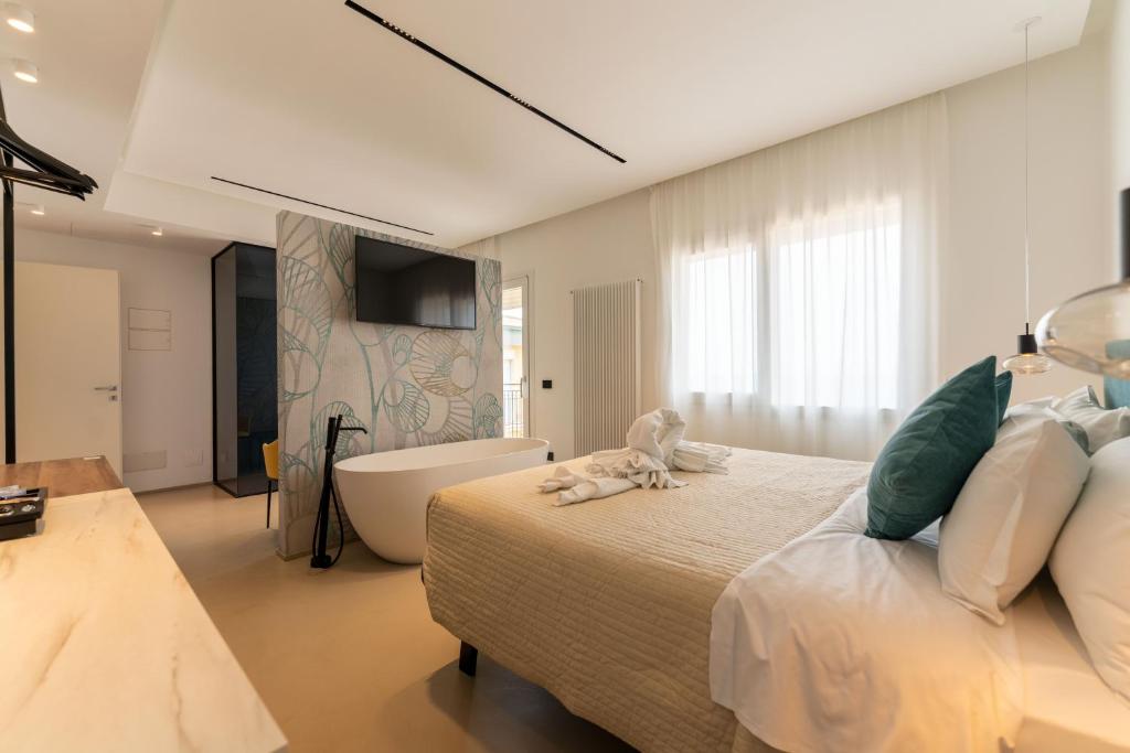 B&B Le Suites di Costanza - 2