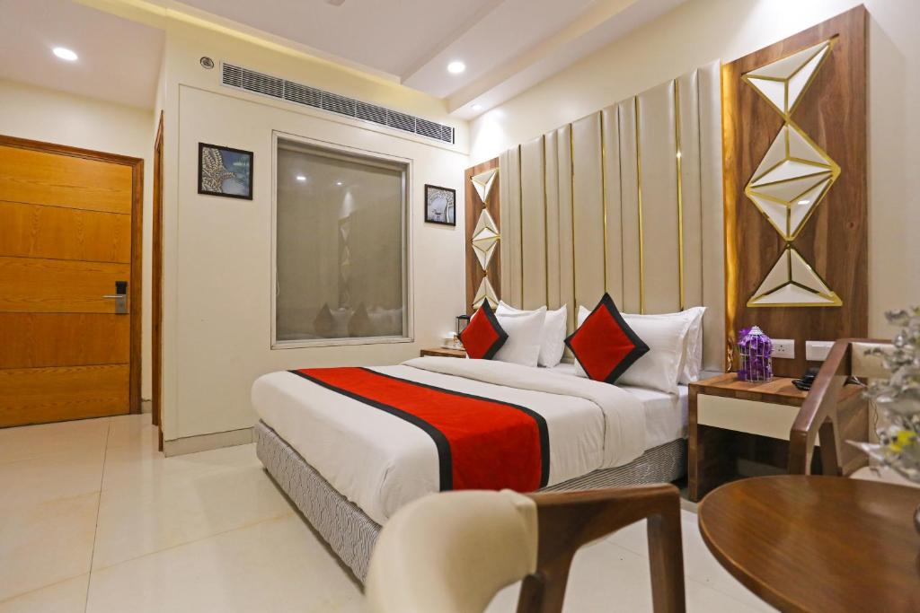 Postel nebo postele na pokoji v ubytování Hotel Worth Newly Bulit - New Delhi