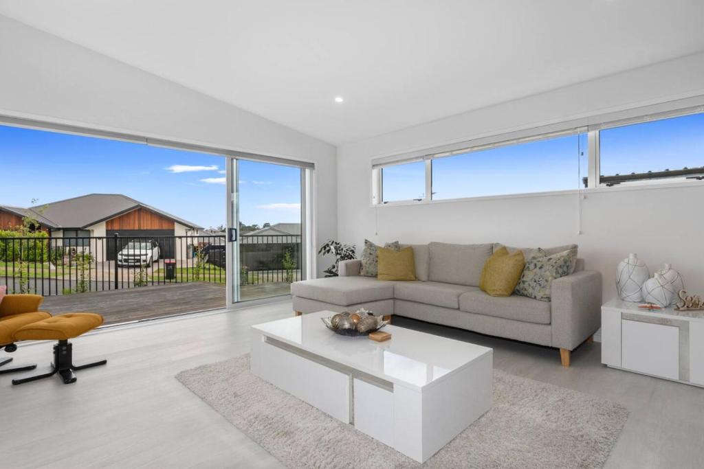 Brand New modern home 3 bedrooms - lakes - Resim 6