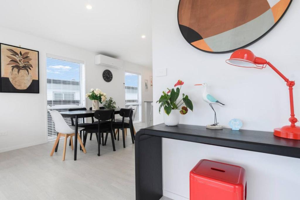 Brand New modern home 3 bedrooms - lakes - Resim 11