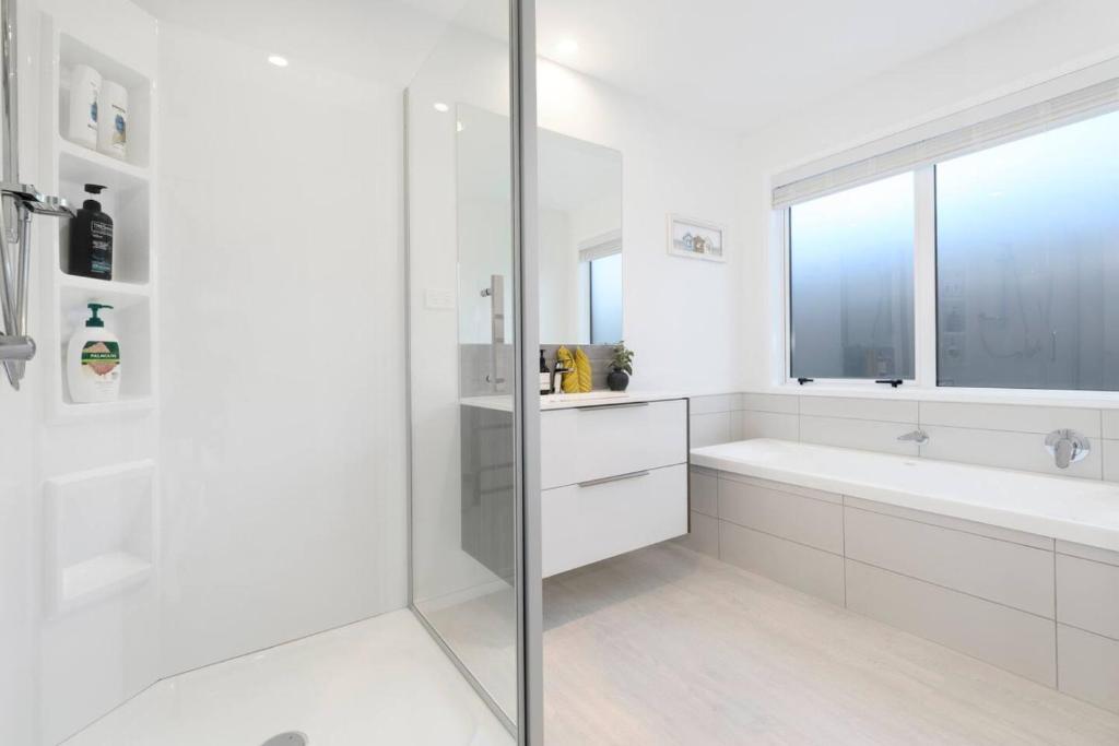 Brand New modern home 3 bedrooms - lakes - Resim 8