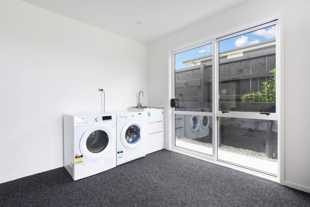 Brand New modern home 3 bedrooms - lakes - Resim 19